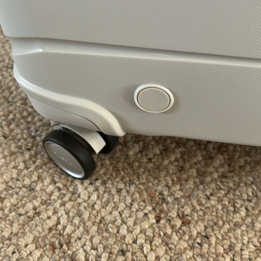 Samsonite Outline Pro Carry On Spinner - Picture 13 of 14